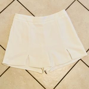 DO+BE Shorts with Two Front Slits
